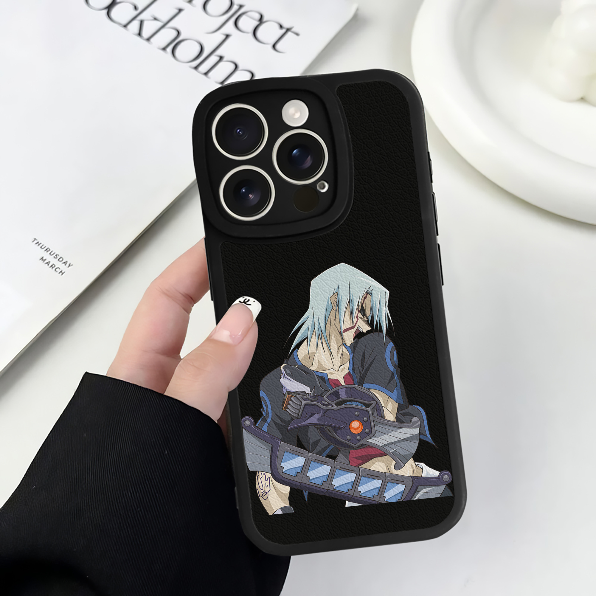（画像用） 遊☆戯☆王 Yu-Gi-Oh! 【iPhone 16シリーズ対応】シリコンスマホケース（レザー調） 材質：シリコン